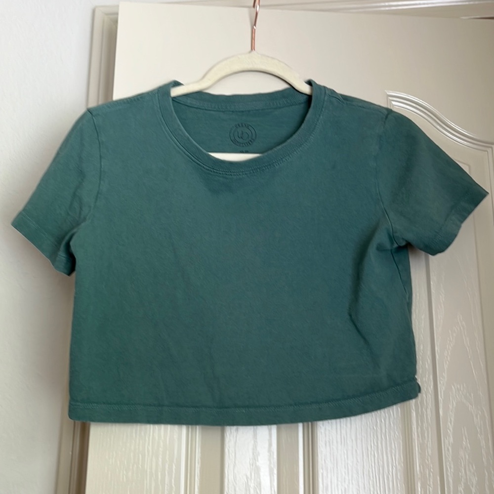 urban outfitters green crop top